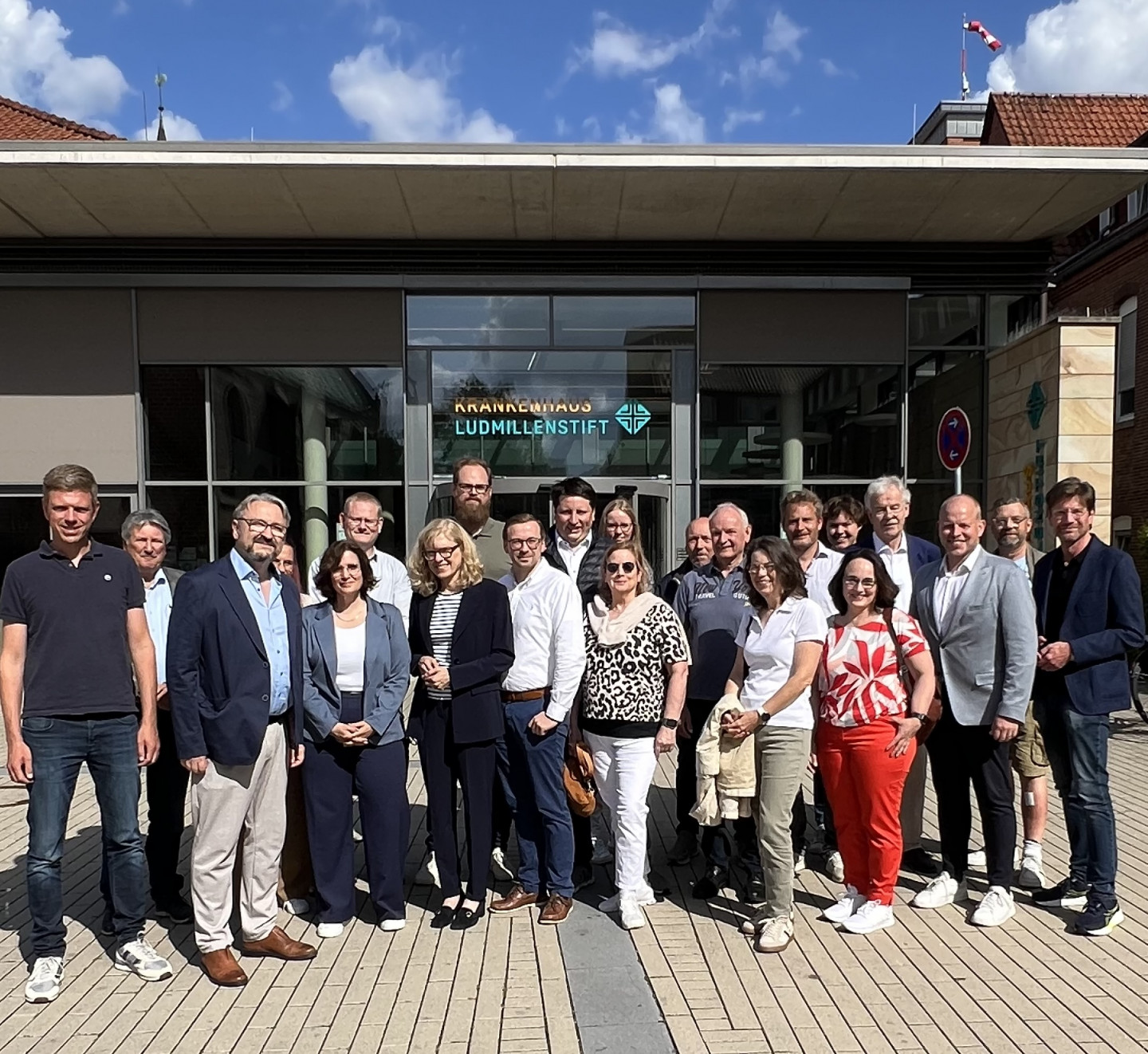 2026_08_05_Bügermeisterkandidatin-Dr.-Kraujuttis_und_CDU_besuchen-Ludmilllenstift-Meppen_2