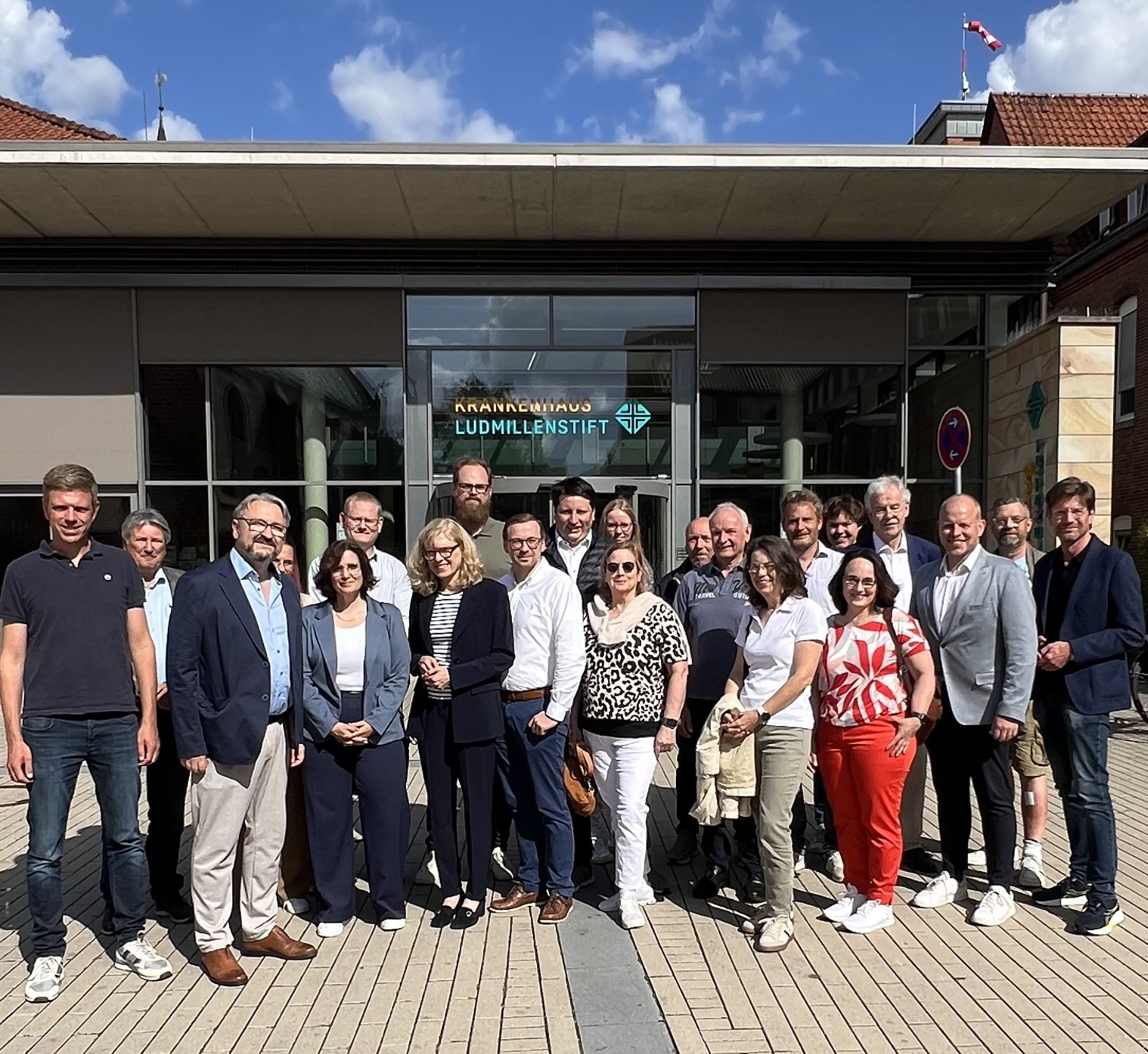 2026_08_05_Bügermeisterkandidatin-Dr.-Kraujuttis_und_CDU_besuchen-Ludmilllenstift-Meppen_2